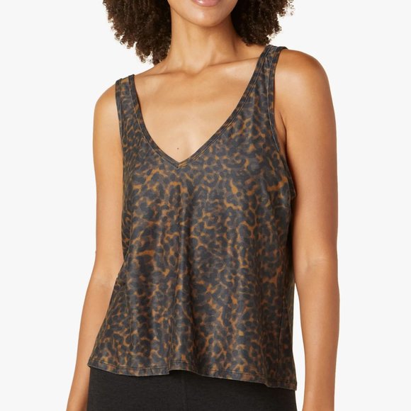 Beyond Yoga Tops - Beyond Yoga Chai Tortoise Featherweight SoftMark Double V Tank Size M NWOT